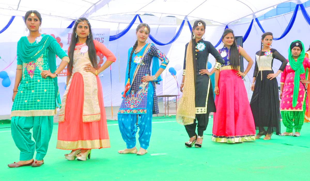 Photo Gallery Developed By Sanjivani Solutions