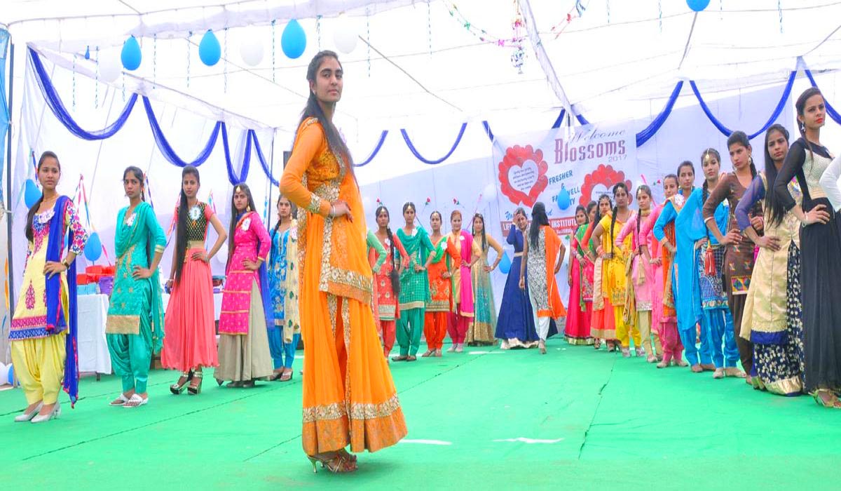 Photo Gallery Developed By Sanjivani Solutions